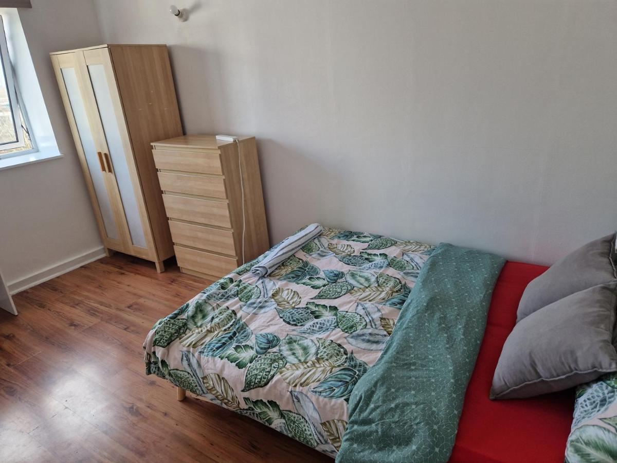 런던 Twin Bed For Guests 아파트 외부 사진