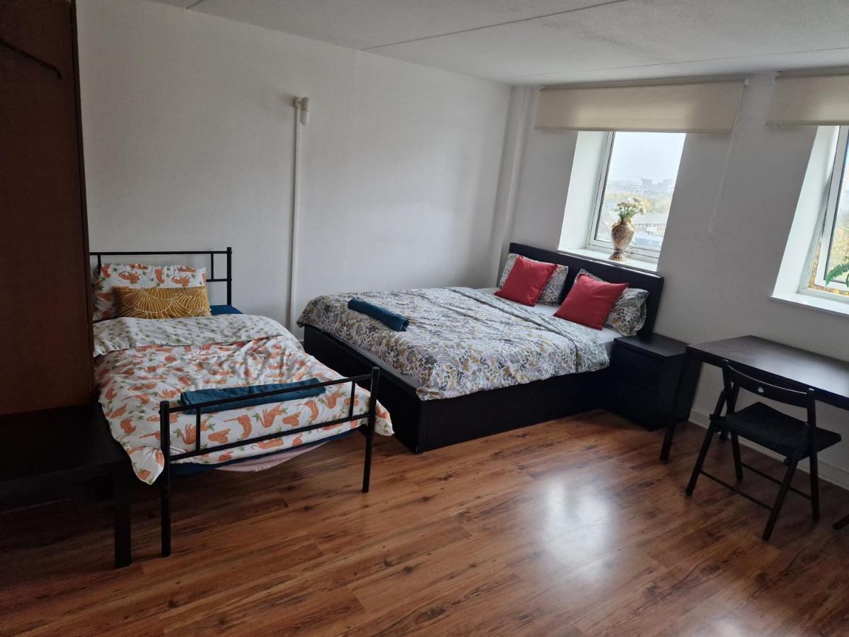 런던 Twin Bed For Guests 아파트 외부 사진