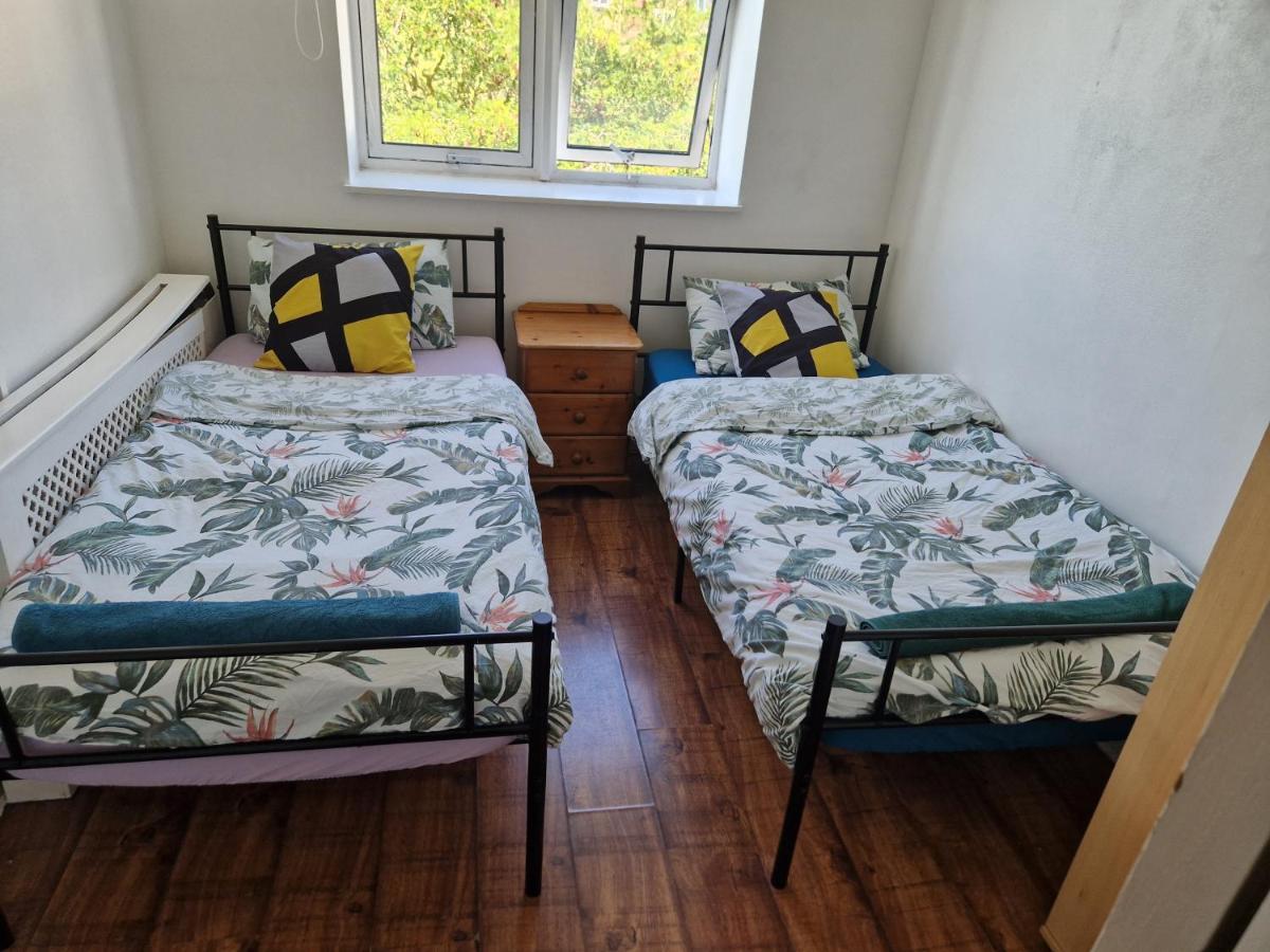 런던 Twin Bed For Guests 아파트 외부 사진