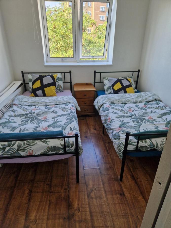 런던 Twin Bed For Guests 아파트 외부 사진